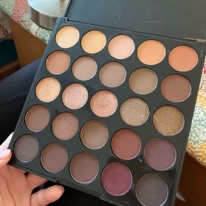 Morphe 25B LIGHTLY SWATCHED!